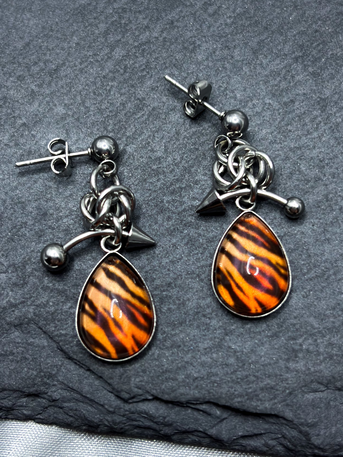 PIERCED OVAL TIGER EARRINGS