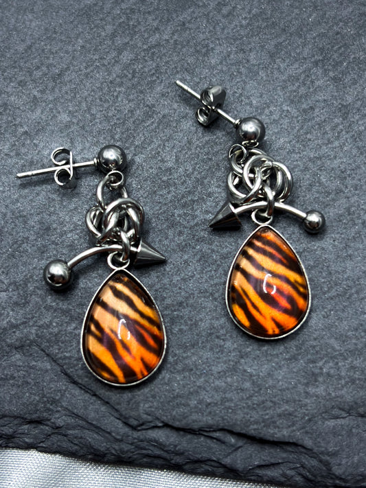 PIERCED OVAL TIGER EARRINGS