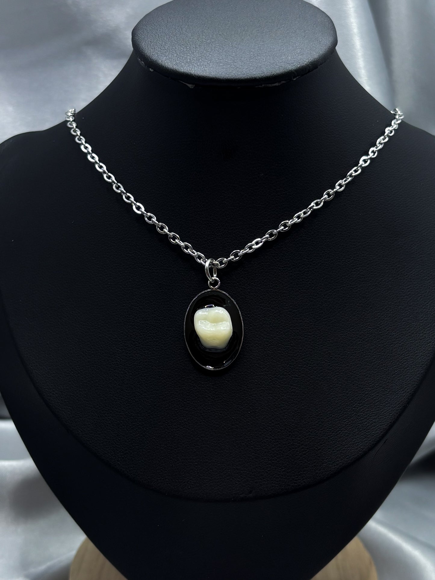OVAL TOOTH NECKLACE