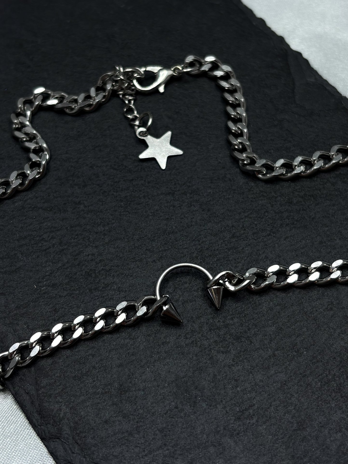 SPIKED HORSESHOE NECKLACE