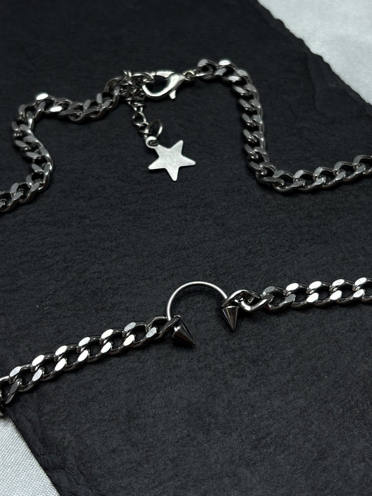 SPIKED HORSESHOE NECKLACE