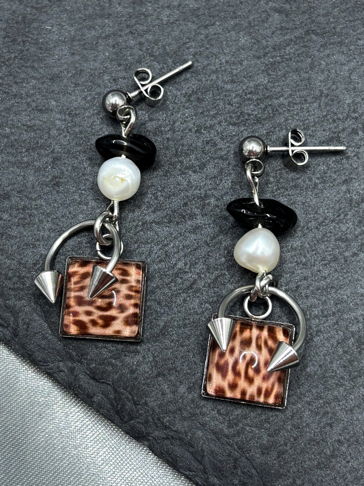 LEOPARD PEARL EARRINGS