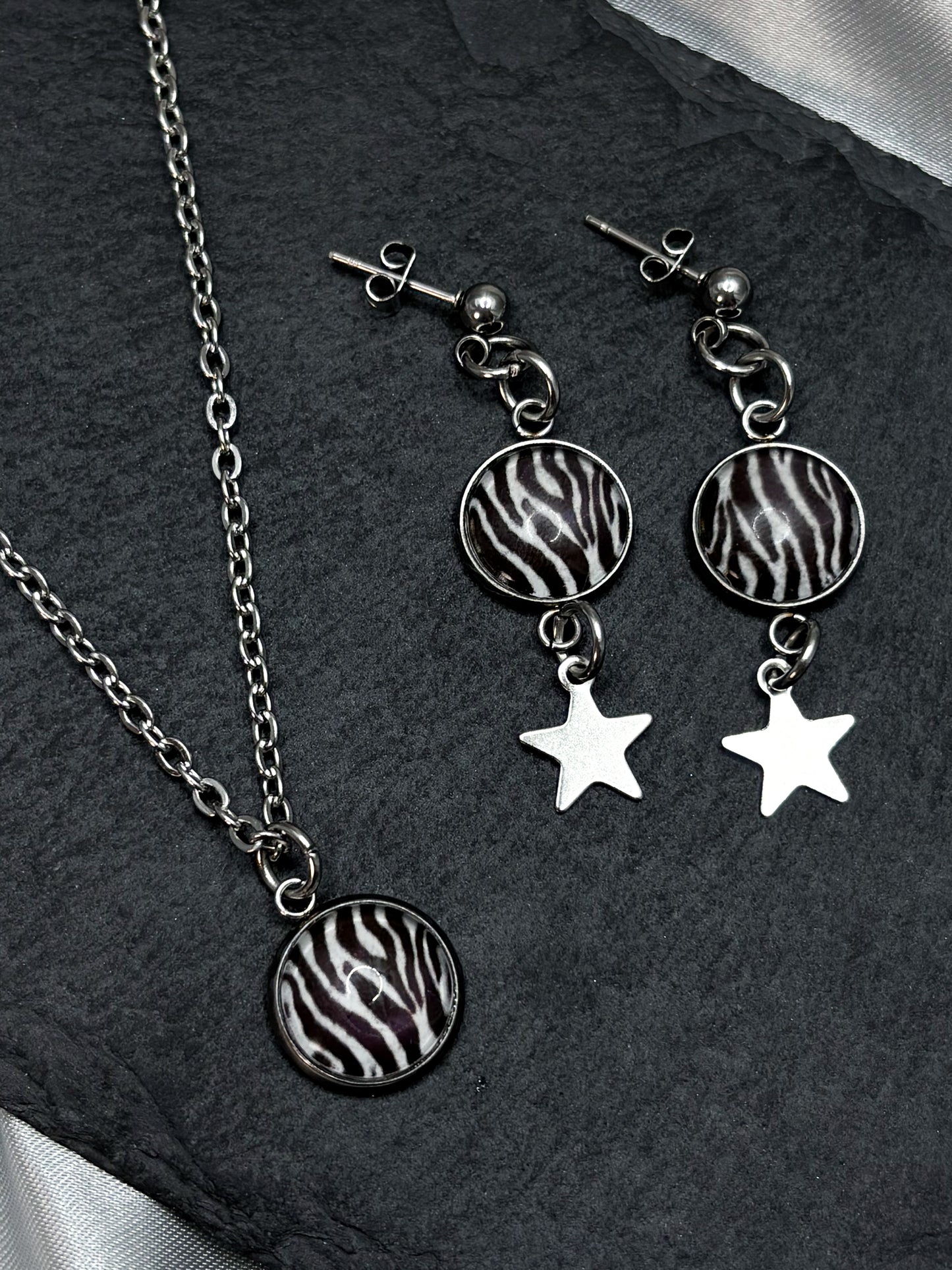 ZEBRA EARRINGS & NECKLACE SET