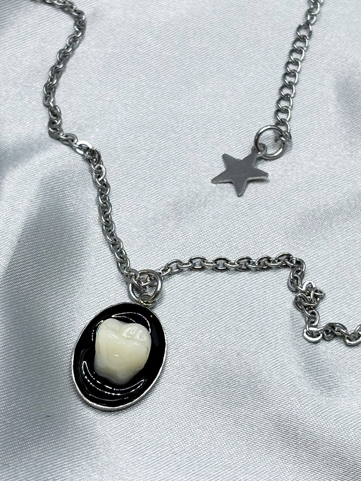 OVAL TOOTH NECKLACE