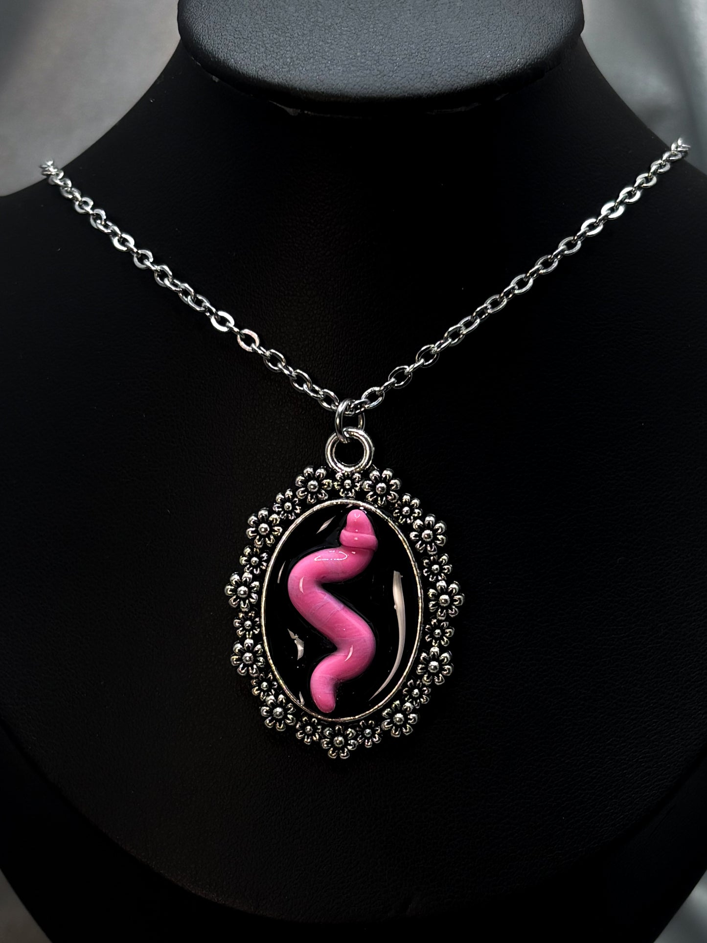 FLOWER WORM NECKLACE
