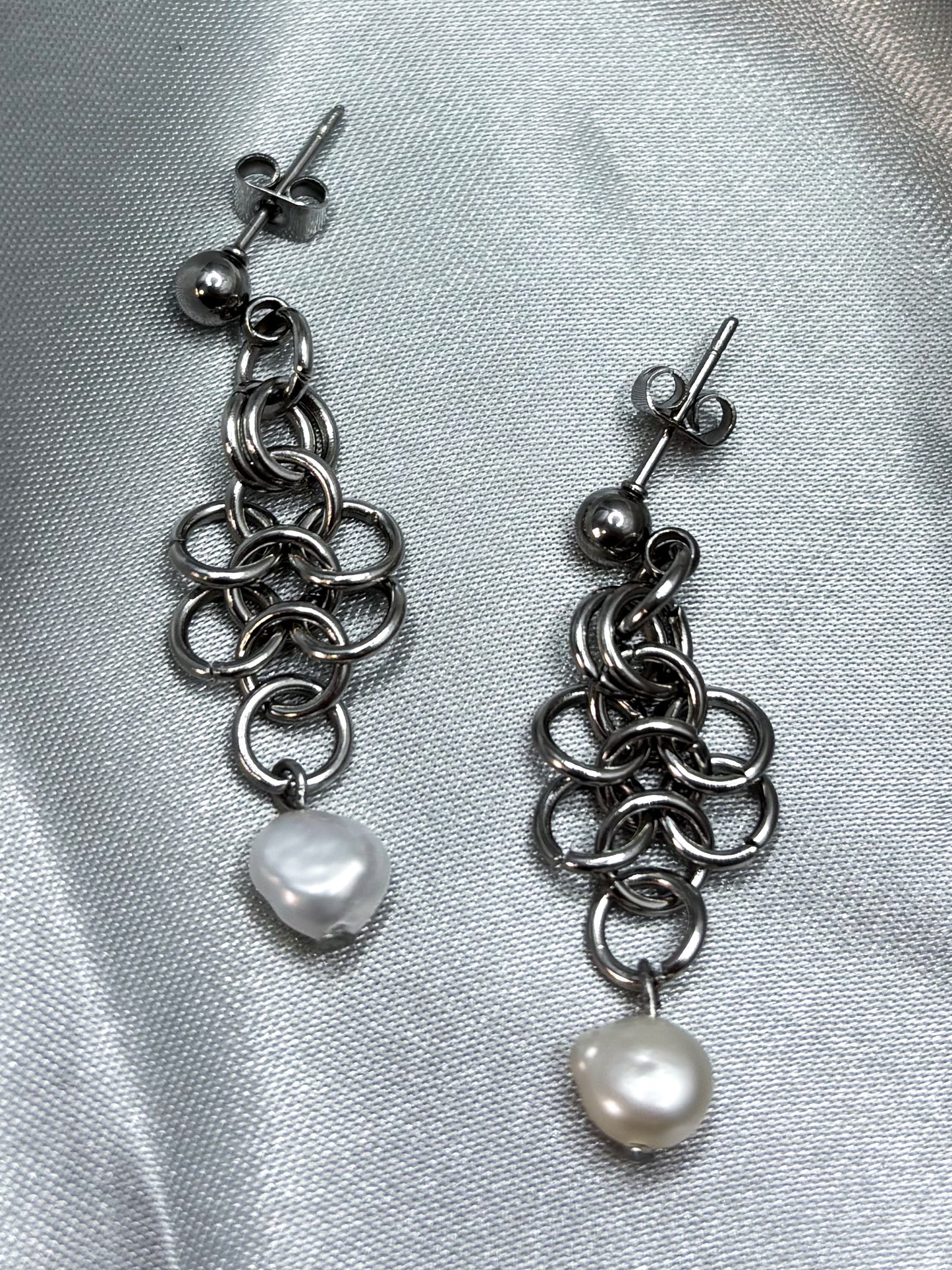 CHAINED PEARL EARRINGS