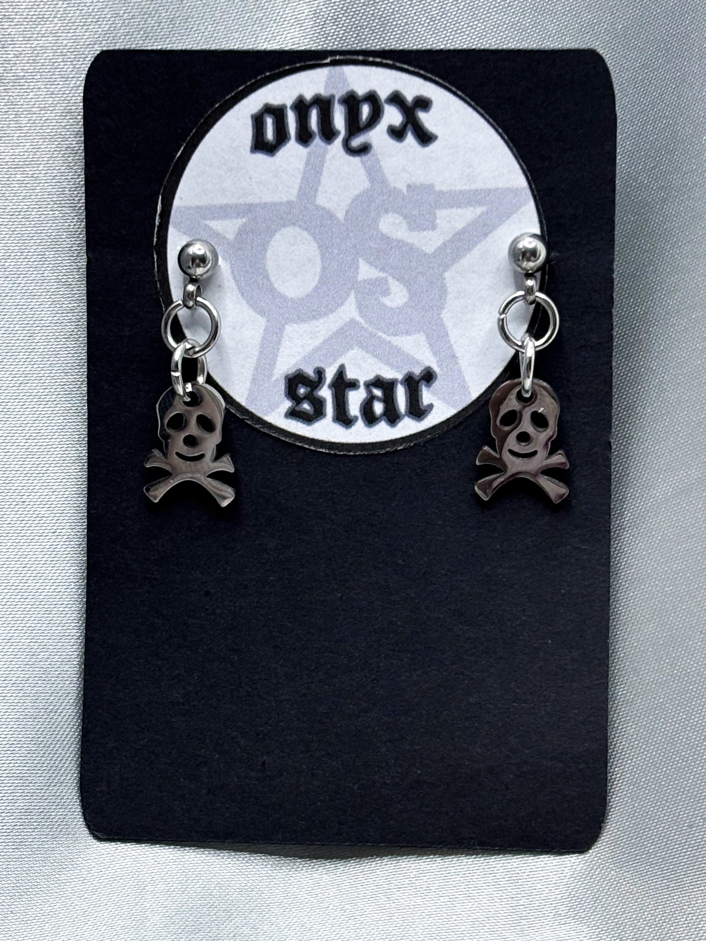 SIMPLE SKULL STUD EARRINGS
