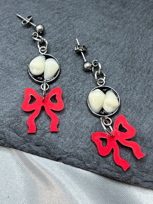 TOOTHY BOW EARRINGS