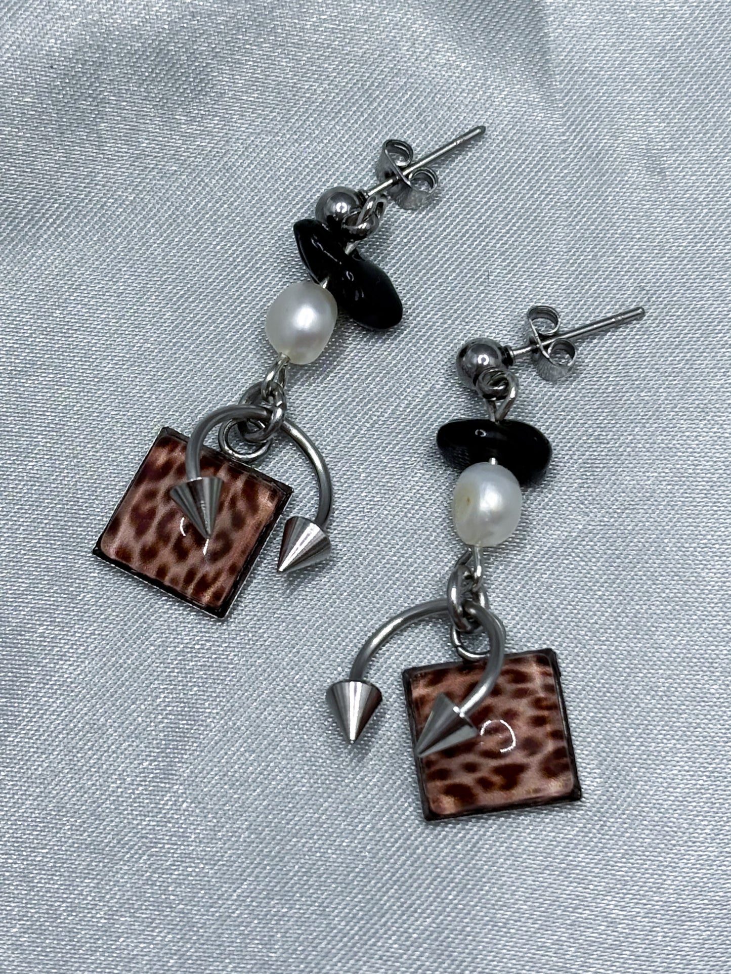 LEOPARD PEARL EARRINGS