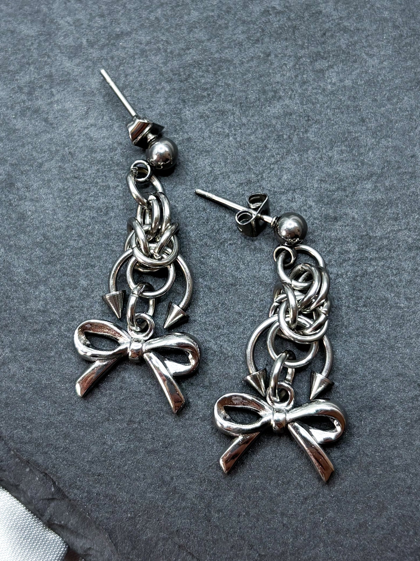 CHAINED BOW EARRINGS