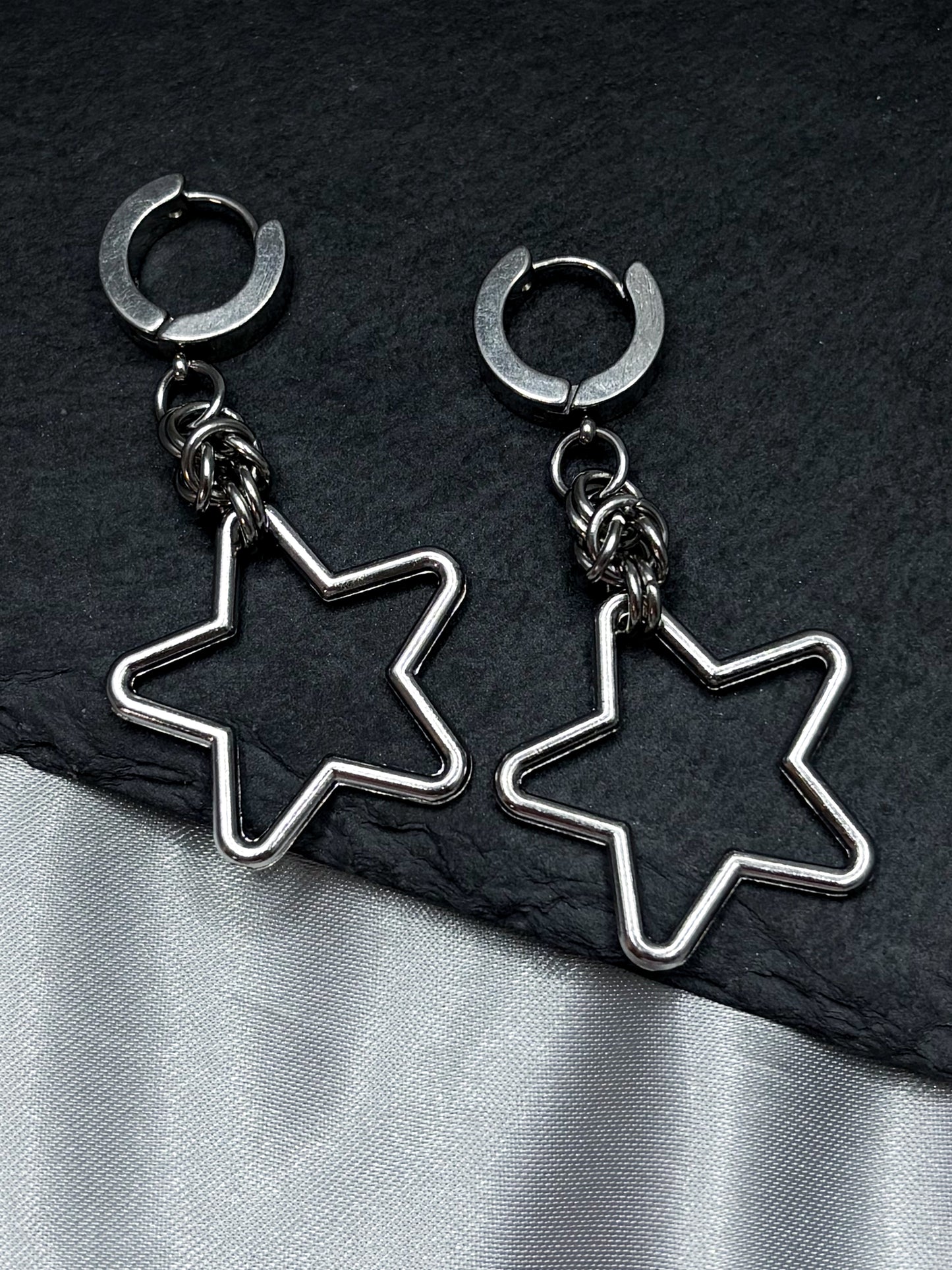 HOLLOW STAR EARRINGS