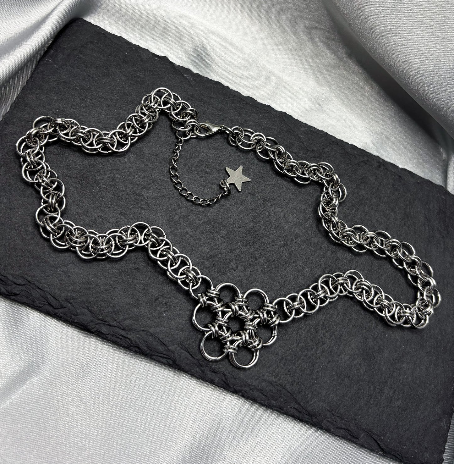 FLOWER POWER NECKLACE