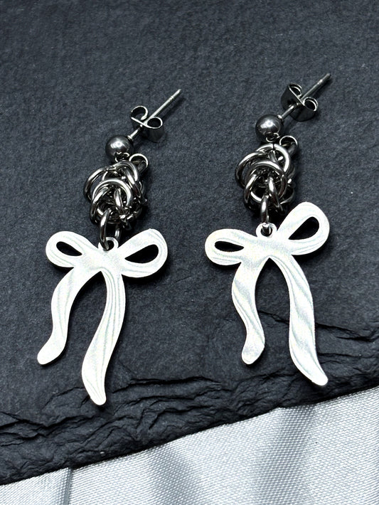 CHAINMAIL BOW EARRINGS
