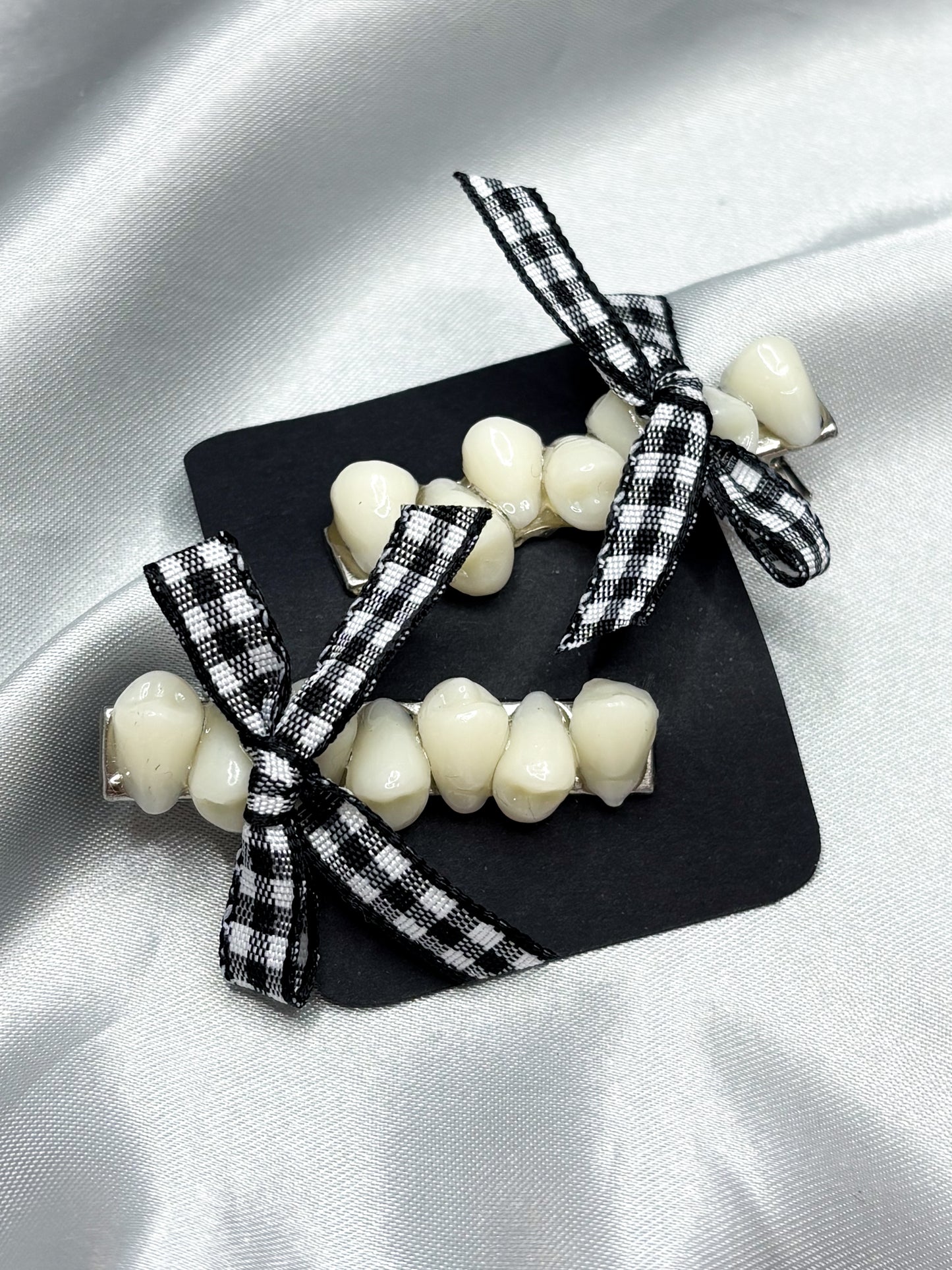 BLACK GINGHAM TOOTH HAIRCLIPS
