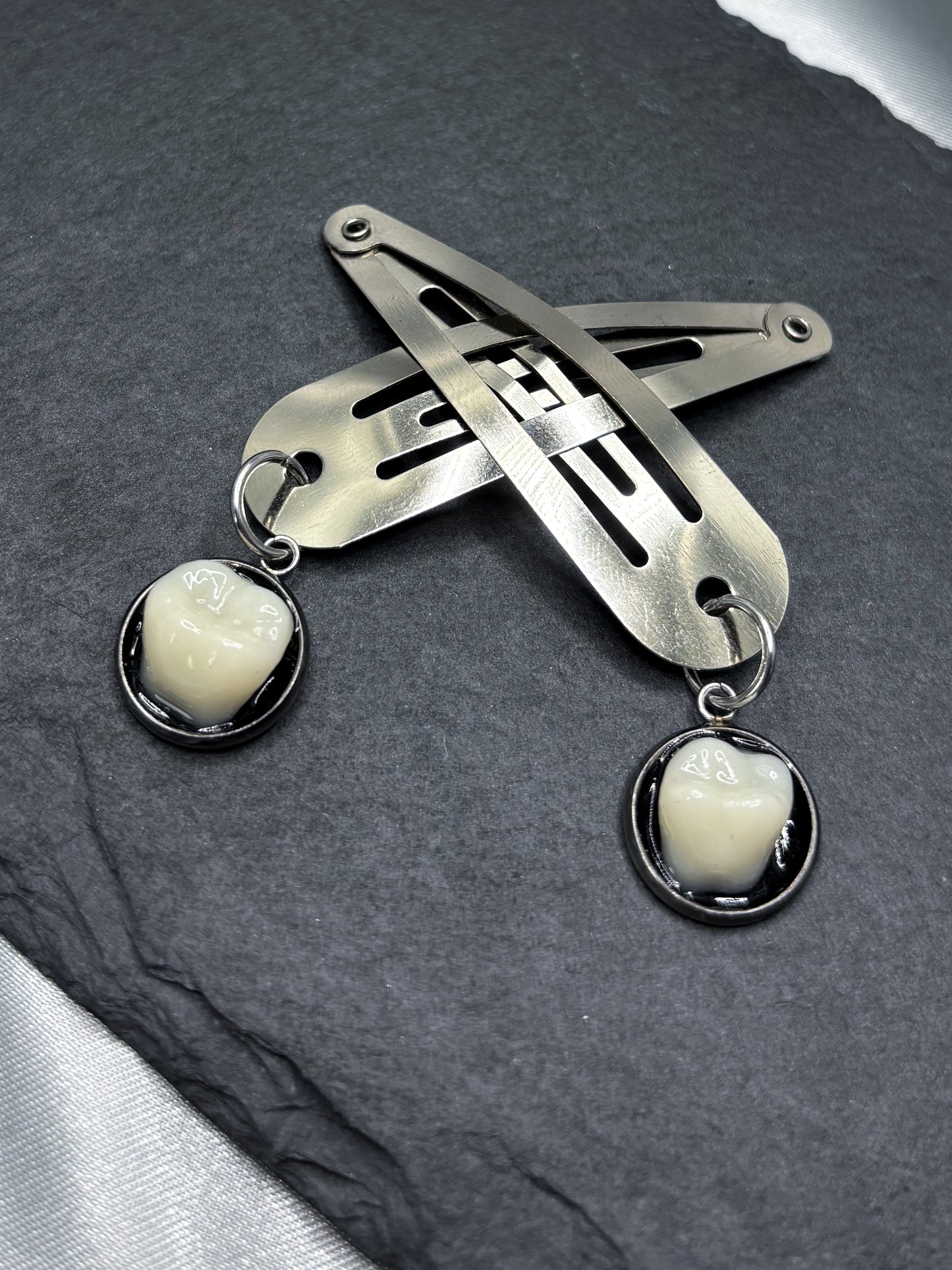 MOLAR HAIR CLIPS