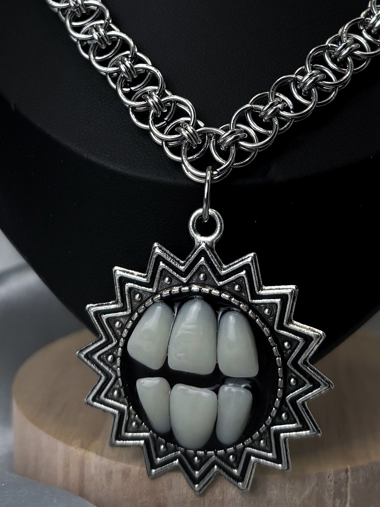 I DON’T BITE NECKLACE