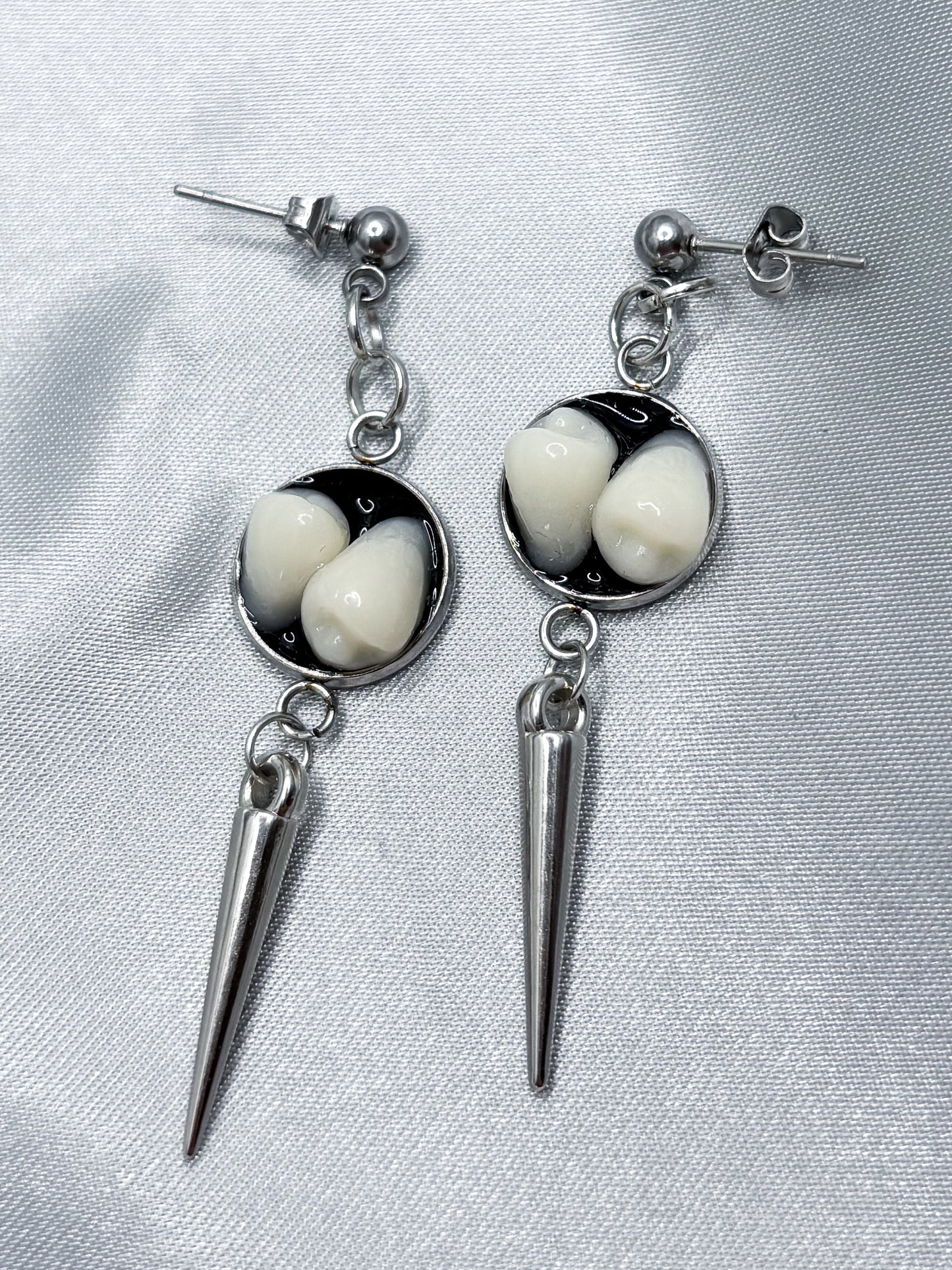 DOUBLE TOOTH SPIKED EARRINGS