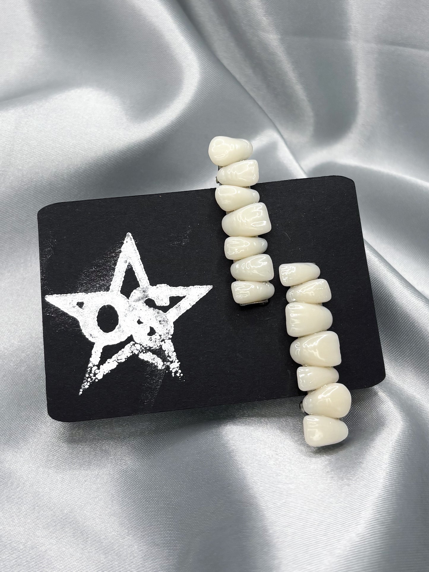 OVERBITE TOOTH HAIR CLIPS