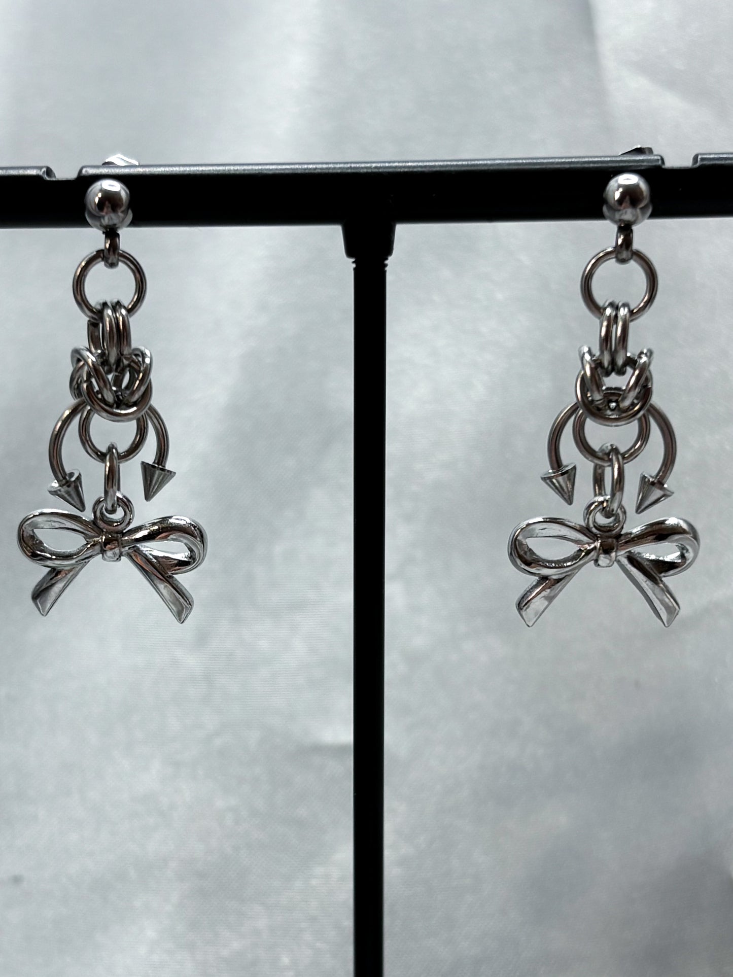 CHAINED BOW EARRINGS