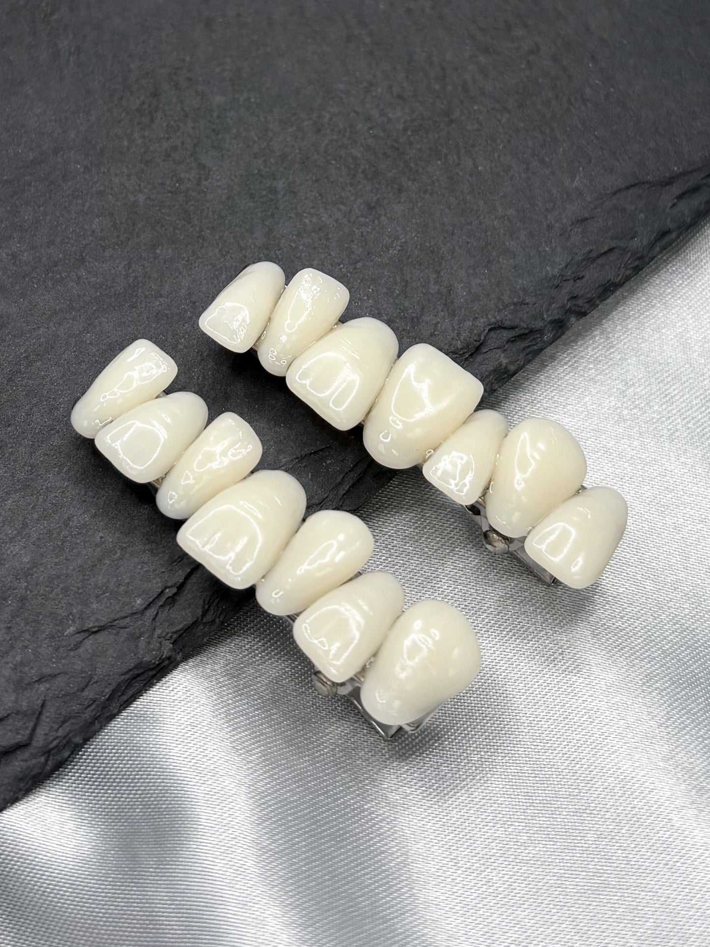 OVERBITE TOOTH HAIR CLIPS