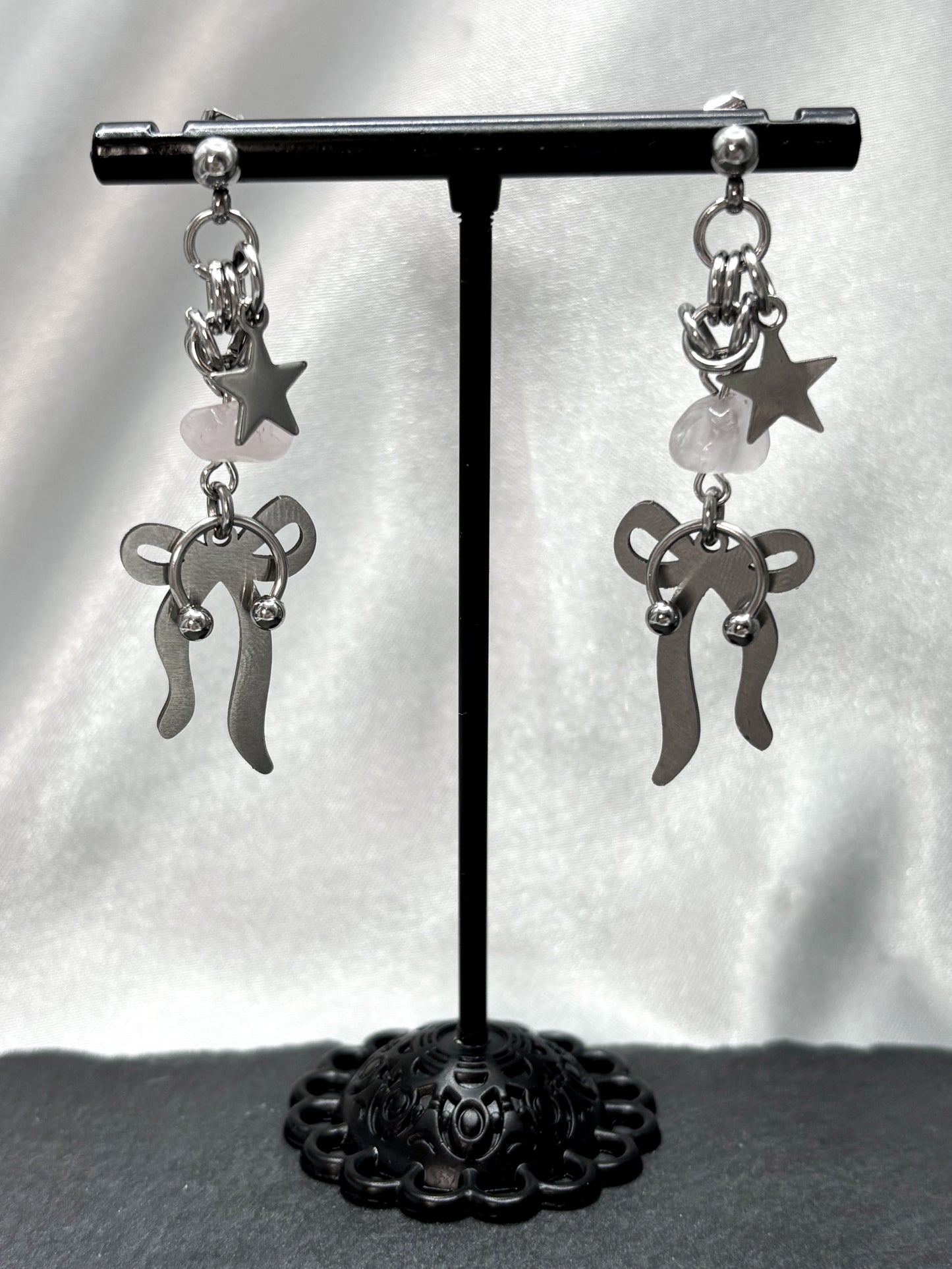 ECCENTRIC BOW EARRINGS
