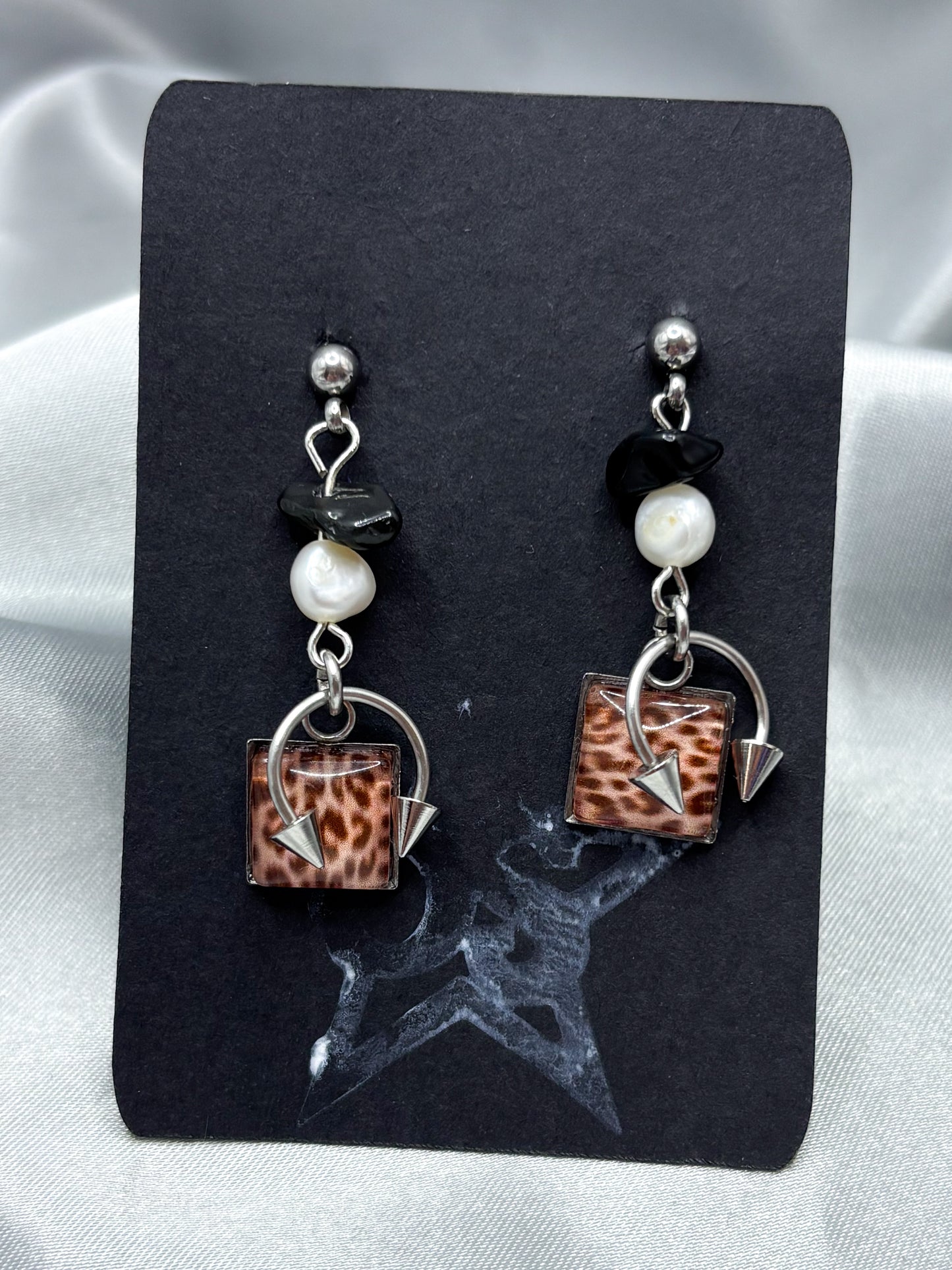 LEOPARD PEARL EARRINGS