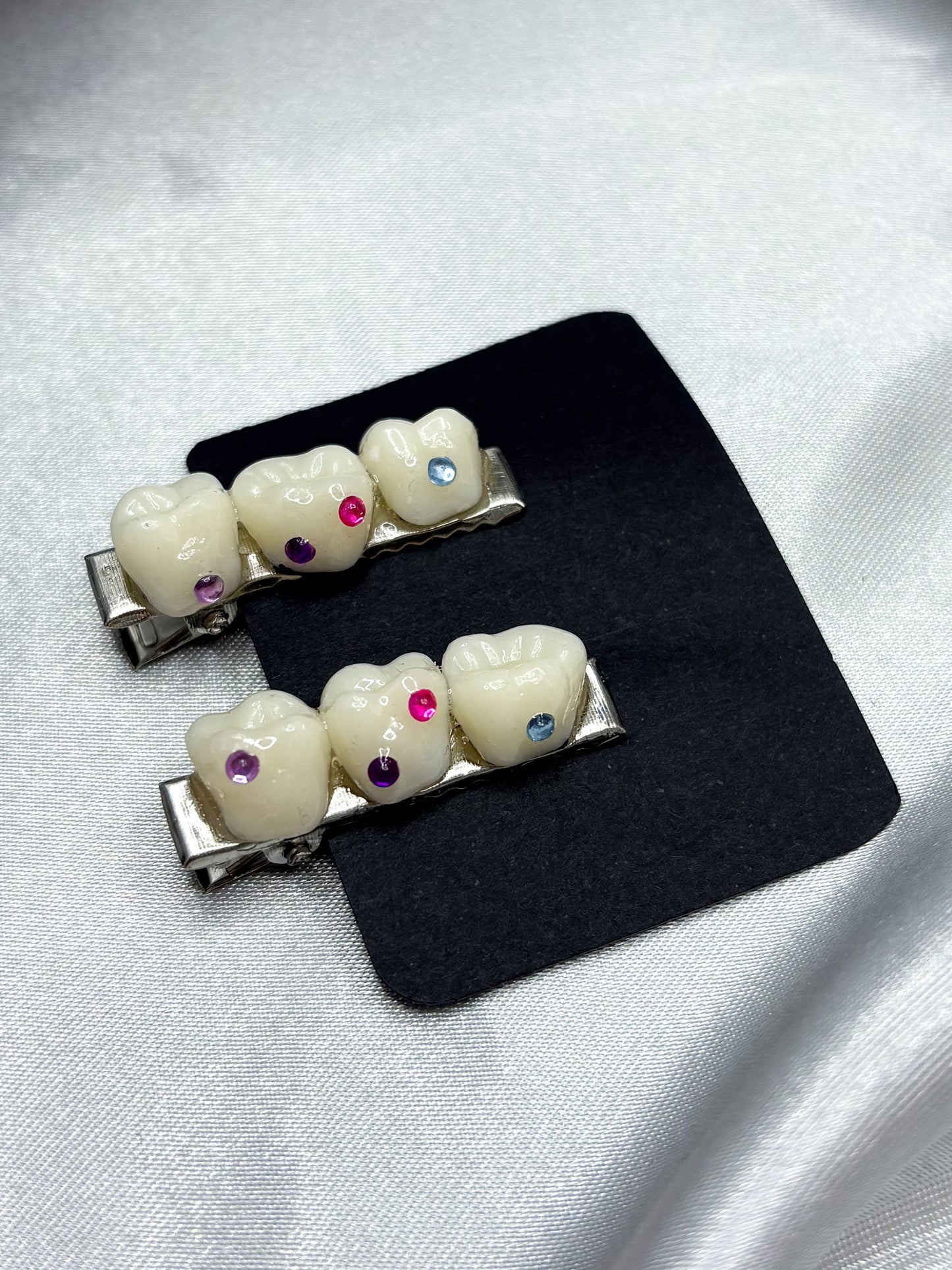 TOOTH GEM HAIR CLIPS