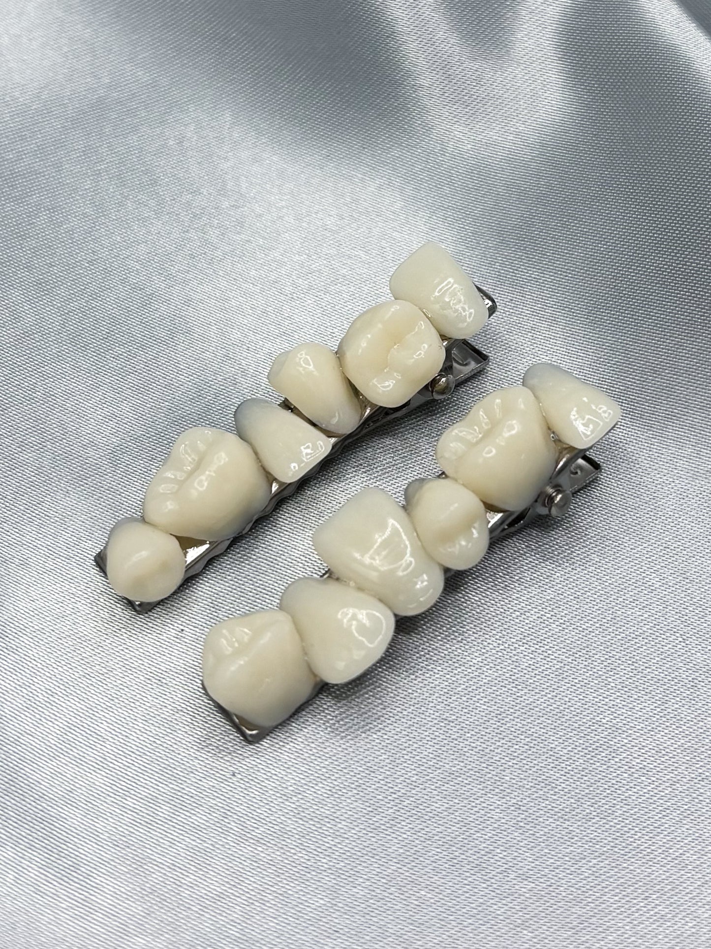 CROOKED TEETH HAIR CLIPS