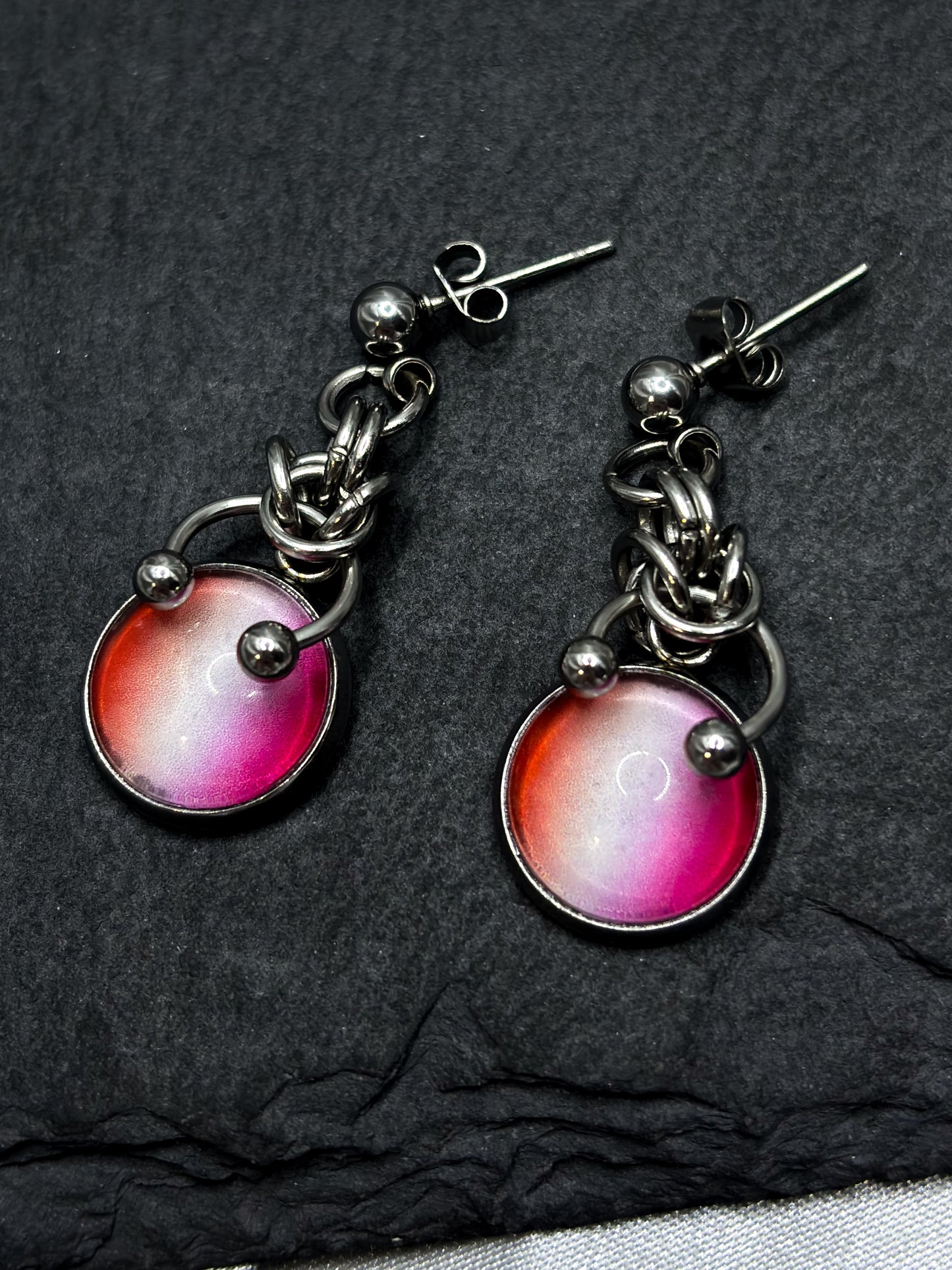 LESBIAN FLAG CHAINMAIL EARRINGS