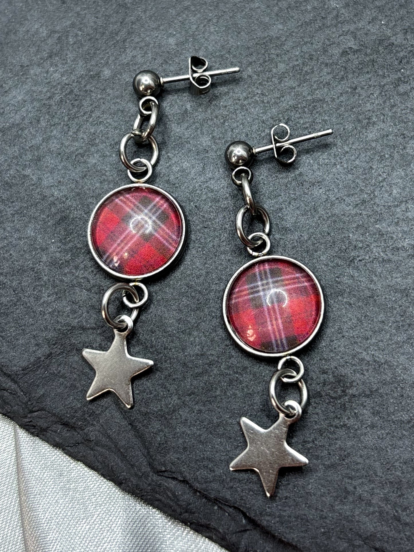 PATTERNED STAR EARRINGS