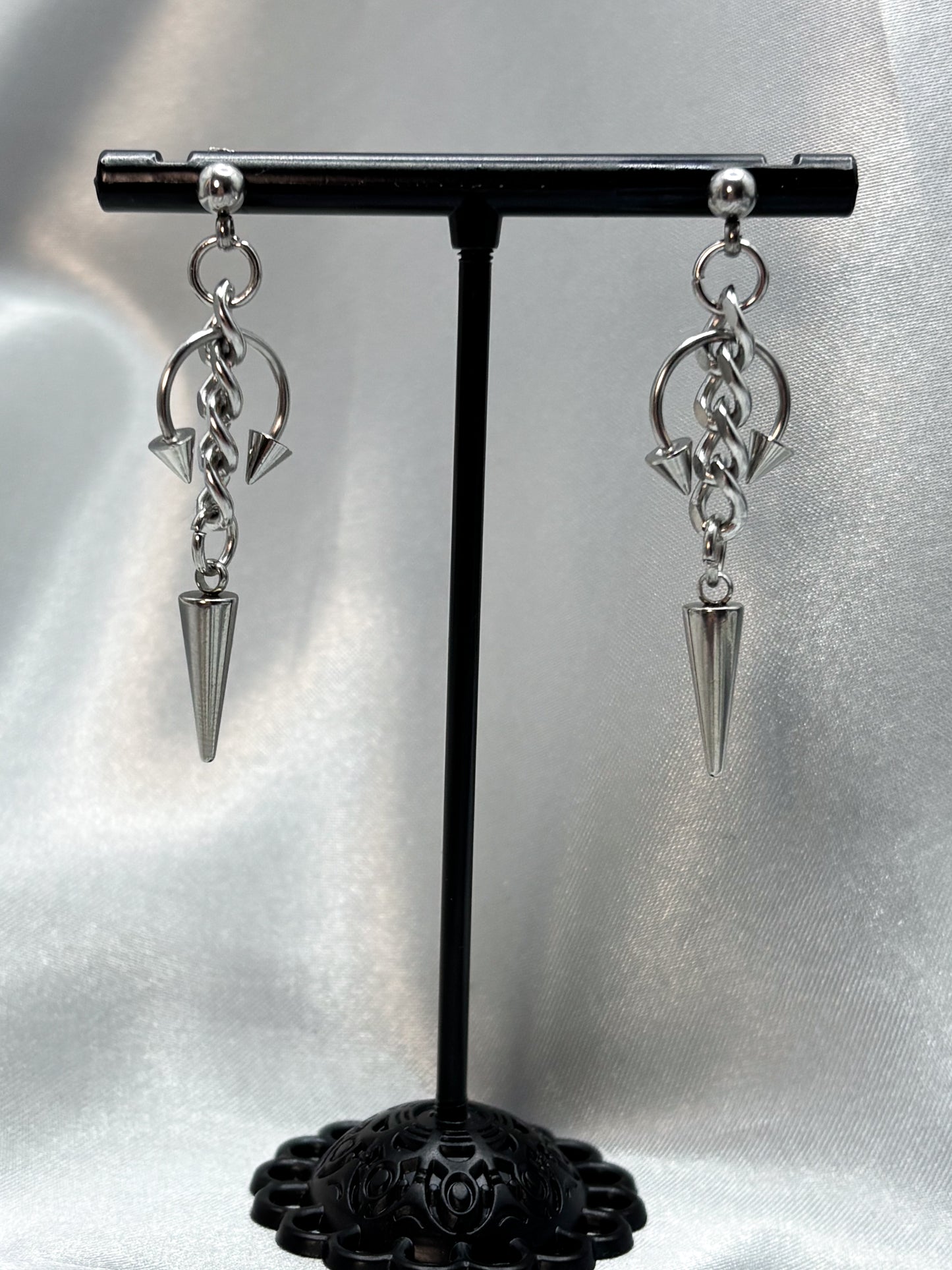 SPIKED CURB EARRINGS
