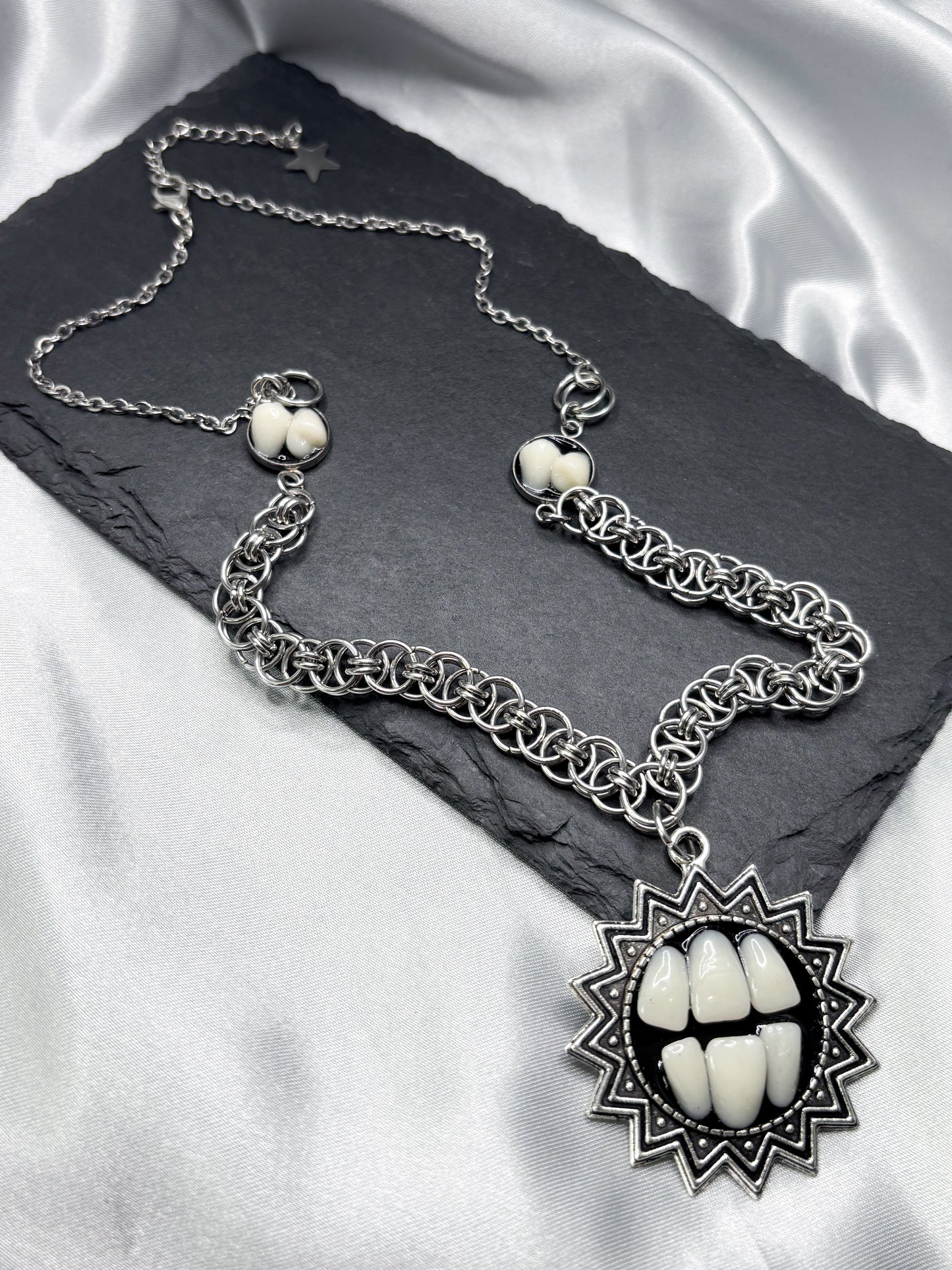I DON’T BITE NECKLACE